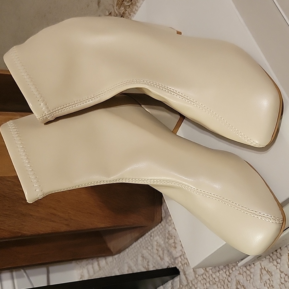 Soft leather boots in off white